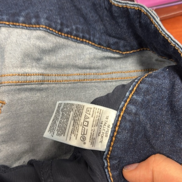 Old navy Bermuda shorts 18 plus // 082822 - Picture 2 of 2